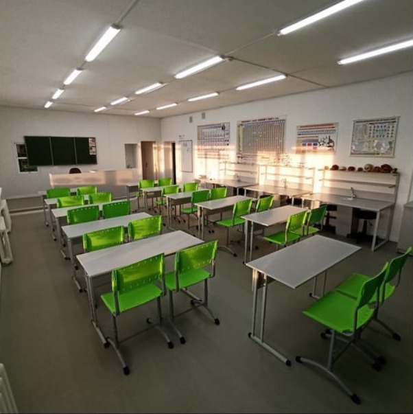 Класс с зелёными стульями — Точка Роста