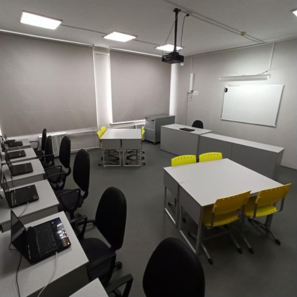 Компьютерный класс — жёлтые стулья, Точка Роста