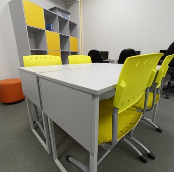 Рабочее место ученика — жёлтая серия
