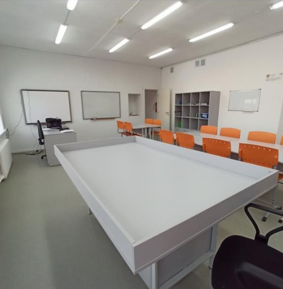 Учительский стол — оранжевая серия