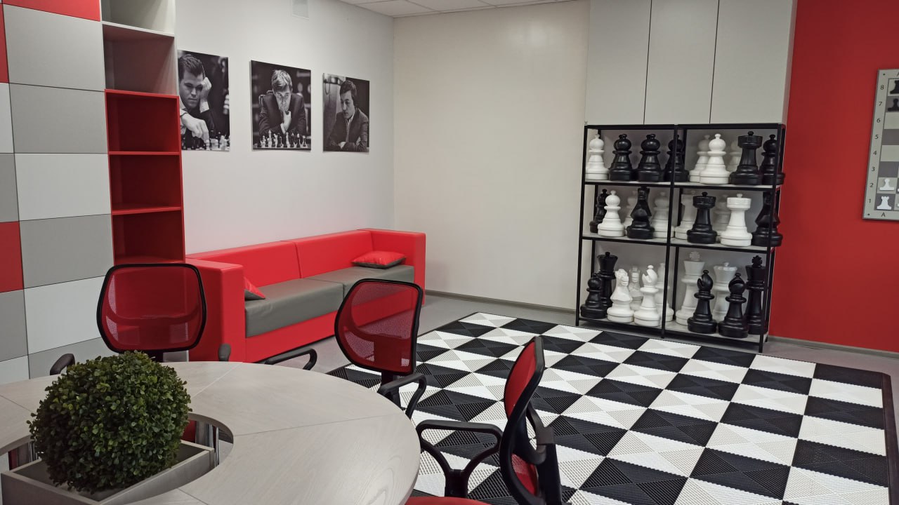 Мягкая мебель — пуфы, скамейки и диваны